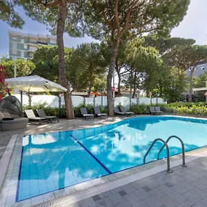 Adriatica Con Piscina Hotel